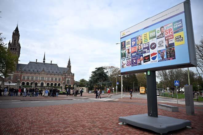 Hollanda sandık başına gidiyor Kıyasıya bir yarış olacak Hollanda sandık başına gidiyor Kıyasıya bir yarış olacak