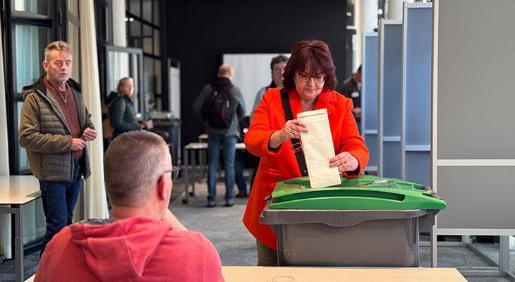 Hollanda sandık başında! Türk kökenli 34 aday yarışıyor