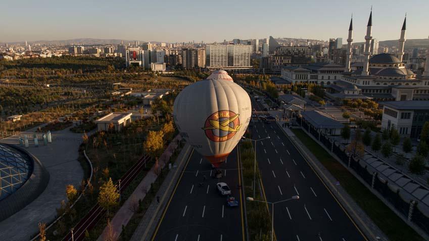 Cumhuriyet coşkusu gökyüzüne taşındı Bayraklı balonlar Ankara semalarında Cumhuriyet coşkusu gökyüzüne taşındı Bayraklı balonlar Ankara semalarında