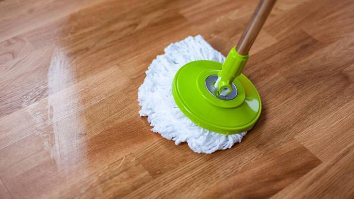 Buharlı temizlik o kadar da iyi değilmiş Aşırı ilgi parkeleri bitiriyor