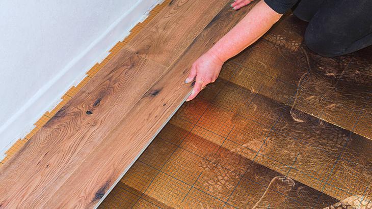 Buharlı temizlik o kadar da iyi değilmiş Aşırı ilgi parkeleri bitiriyor