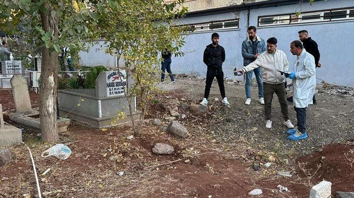 Eşinin mezarına gitti, korkunç manzara ile karşılaştı! Köpekler parçalamasın diye toprağa gömdü