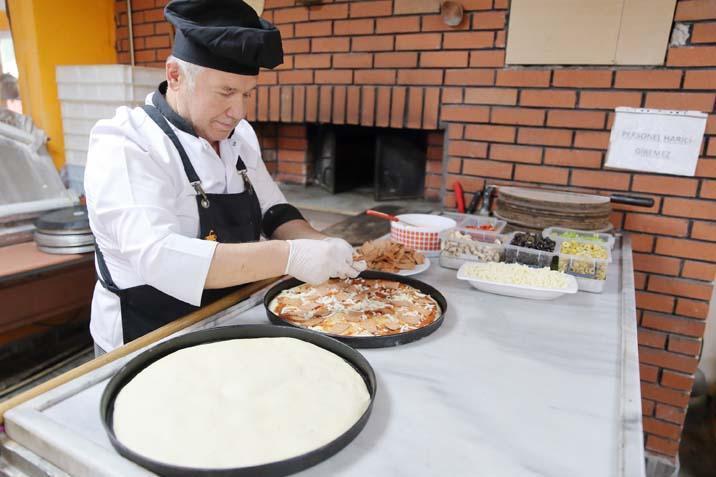 Köyüne pizzacı açtı Şehirli ustanın taş fırınına 150 km uzaktan gelenler var