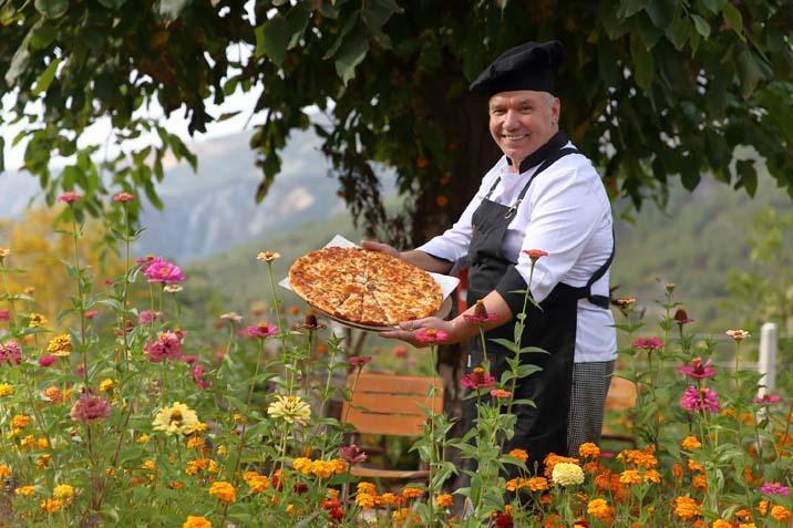 Köyüne pizzacı açtı Şehirli ustanın taş fırınına 150 km uzaktan gelenler var