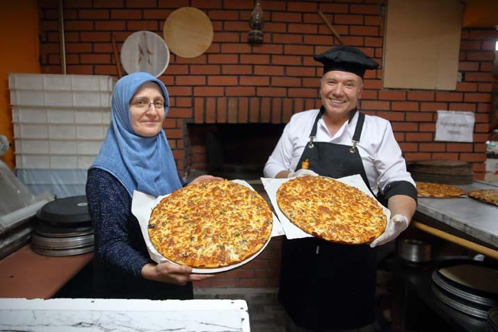Köyüne pizzacı açtı Şehirli ustanın taş fırınına 150 km uzaktan gelenler var