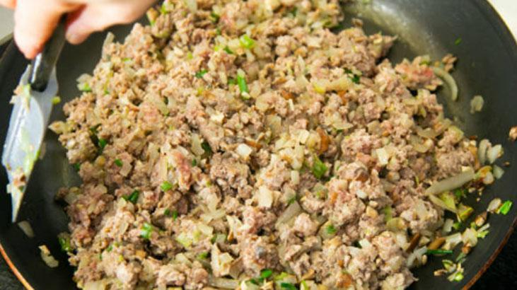 Kıymayı böyle kavurmayın Şeflerin ısrarla uyardığı hata lezzeti mahvediyor Kıymayı böyle kavurmayın Şeflerin ısrarla uyardığı hata lezzeti mahvediyor