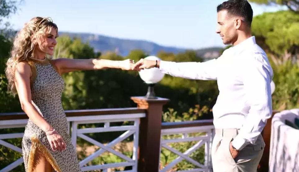 Sie heirateten in einer prunkvollen Zeremonie im Palast. Er teilte ein romantisches Foto mit seiner Frau.