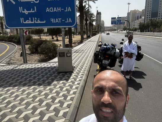 15 yıl biriktirdi 250 bin kilometre yol gidip, hayaline kavuştu