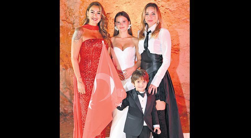 Kızıyla ilk kez aynı podyumda