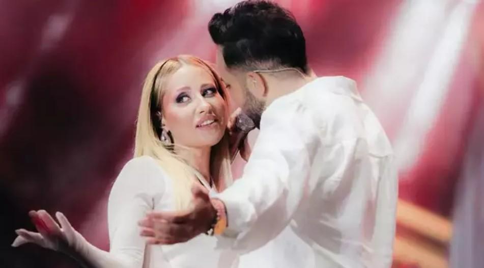 Romantik aşık Derya Uluğ ve sevgilisinden yeni kare