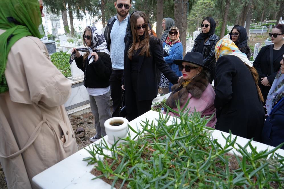 Banu Alkanın acı günü Kardeşini gözyaşlarıyla toprağa verdi