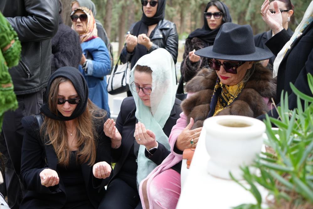 Banu Alkanın acı günü Kardeşini gözyaşlarıyla toprağa verdi