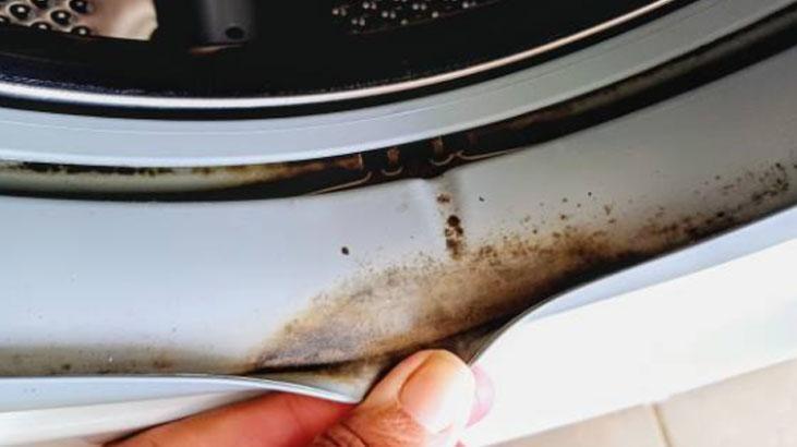 Deterjan kalıntısına yer yok Makinedeki küfü tek hamlede çıkarttı: O tableti koyun