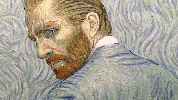 Dans eden yıldızlar, rüzgâr gibi dönen gökyüzü