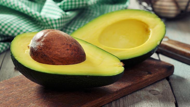 Çöpe atılan mucize Avokado çekirdeği saça birebir, haftada 1 kez yetiyor