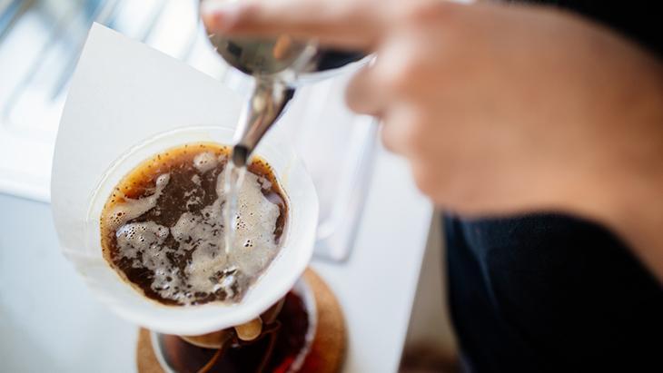 GEÇ SAATLERDE İÇİLEN KAHVENİN ETKİSİ GEÇ SAATLERDE İÇİLEN KAHVENİN ETKİSİ