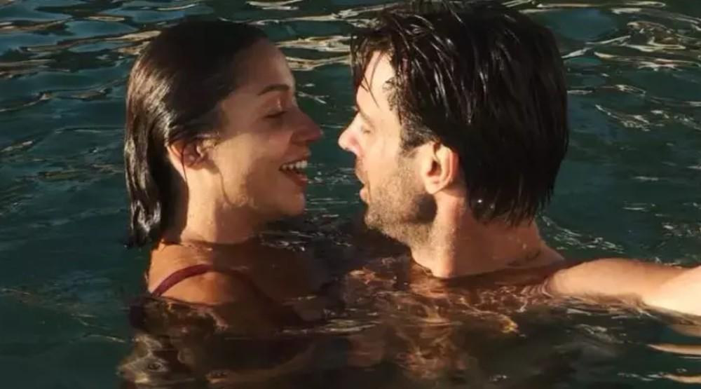 Zeynep Bastık ve Serkay Tütüncü çiftinden yeni romantik kare Zeynep Bastık ve Serkay Tütüncü çiftinden yeni romantik kare