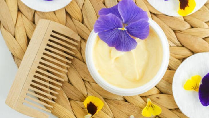 Parlak ve güçlü saçlar için Kore formülü 2 kaşığı yetiyor: Sürüp streçleyin