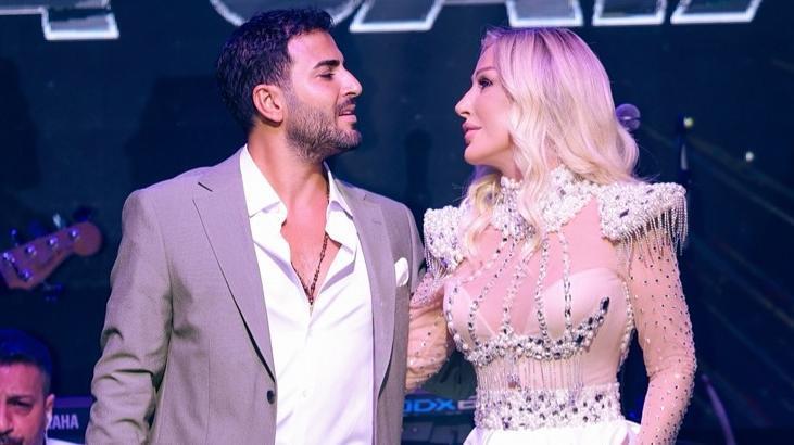 Sahnede romantik anlar Seda Sayandan eşine aşk dolu bakışlar Sahnede romantik anlar Seda Sayandan eşine aşk dolu bakışlar