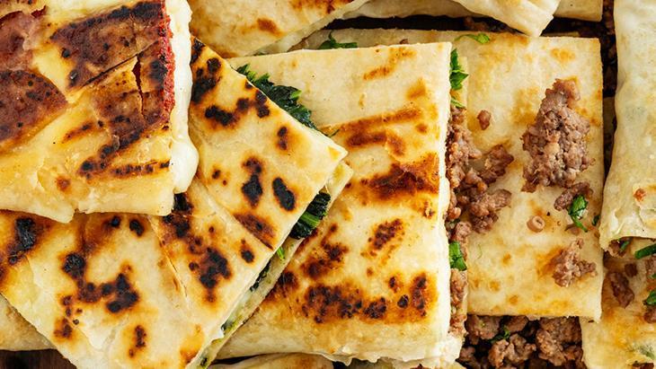 İçi hamur gibiyse harcına bakın Komşu çatlatan börek tarifi: Dışı çıtır, içi pamuk gibi İçi hamur gibiyse harcına bakın Komşu çatlatan börek tarifi: Dışı çıtır, içi pamuk gibi