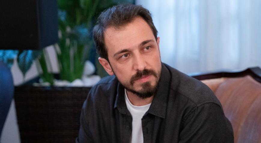 Kızılcık Şerbetine Mustafaya hayat veren Emrah Altıntoprakdan ayrılık açıklaması Kızılcık Şerbetine Mustafaya hayat veren Emrah Altıntoprakdan ayrılık açıklaması