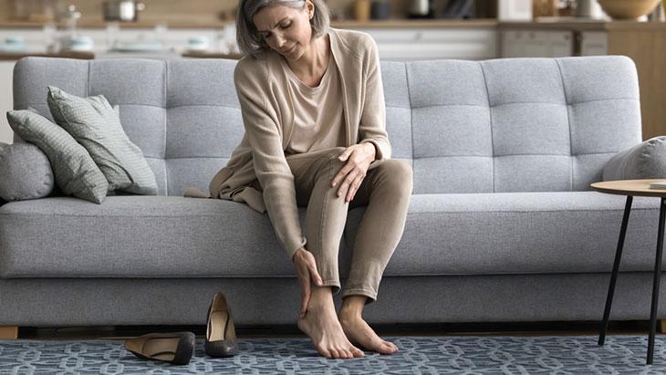 3- Bacak bacak üstüne atmayın