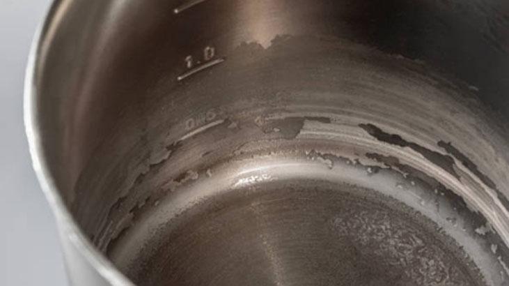 Kalaylamaya gerek yok Tek hamlede çaydanlıklar ayna gibi parlayacak