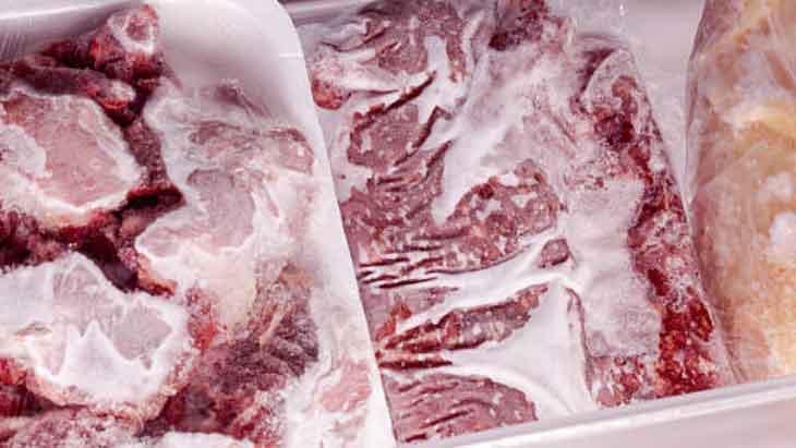 Donmuş eti 5 dakikada çözdüren taktik 2 tencere arasına böyle sıkıştırın