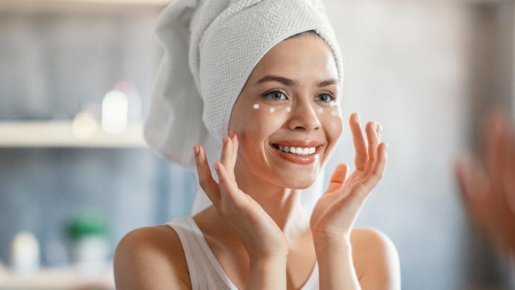 Peeling etkisiyle cildi temizliyor Evdeki iki malzeme yeterli