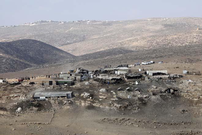 İsrailin Batı Şeriadaki zulmü sürüyor Filistinlilere ait evleri ve ahırları yıkıyorlar