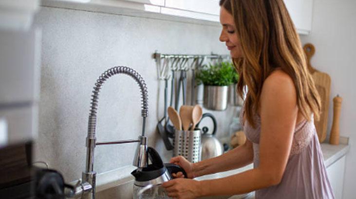 Su ısıtıcısında kireç mi birikiyor İngilizlerin limon yöntemi hayat kurtarıyor