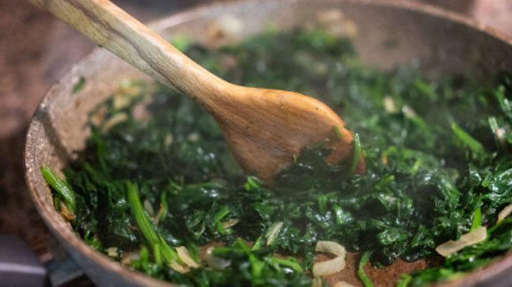 Ispanaktaki kum ve çamuru yok eden şaşırtıcı sır Sadece 1 kaşık yetiyor