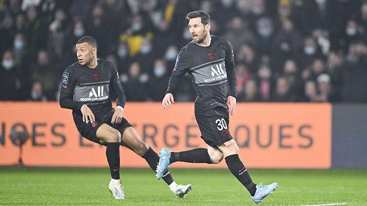 MESSI VE RONALDOYU GEÇTİ