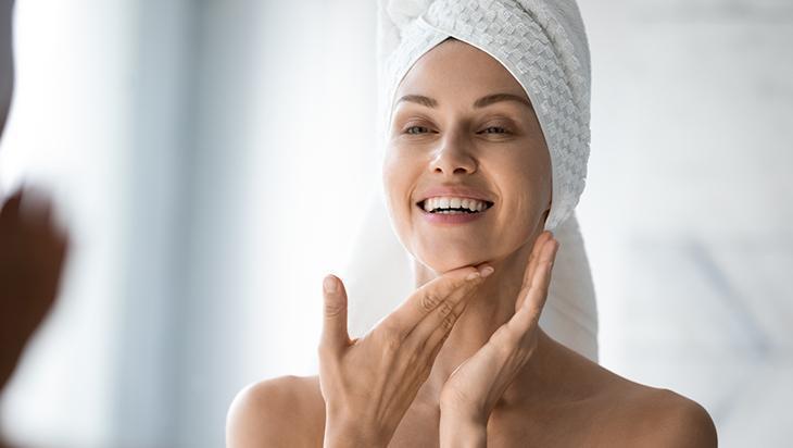 Kuruyan cilde birebir Tahinin üstünde biriken yağı atmayın