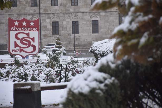 Fotoğraflar bugün çekildi Birçok kent bembeyaz: Kar kalınlığı 40 santimetreye ulaştı