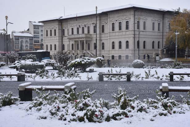 Fotoğraflar bugün çekildi Birçok kent bembeyaz: Kar kalınlığı 40 santimetreye ulaştı