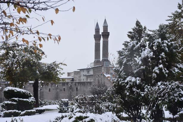 Fotoğraflar bugün çekildi Birçok kent bembeyaz: Kar kalınlığı 40 santimetreye ulaştı
