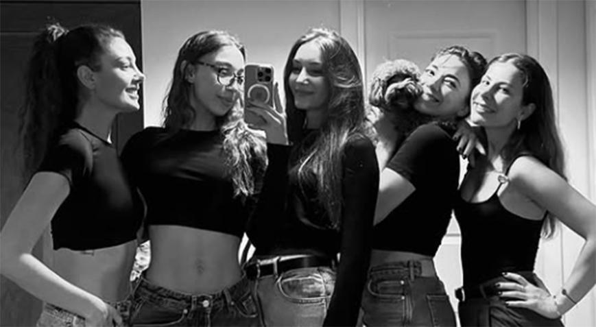 Burcu Binici’den yogalı pozlar: Doğallığı ile sosyal medyayı salladı