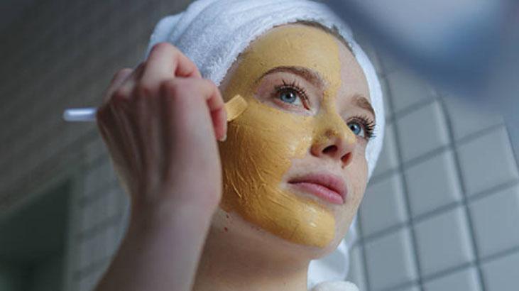 Krem ve toniğe taş çıkartır Zerdeçallı bal maskesi gerçekten fark yaratıyor