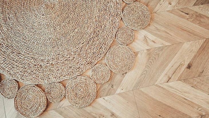 Jüt halıları böyle temizleyin Nemliyken formu bozuluyor, haftada 3 yapmanız yeterli