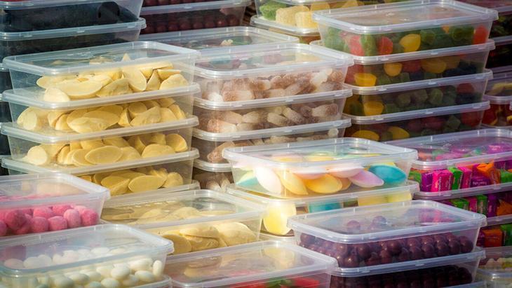 Koku biriktiren plastik kaplara çare: Güneş ışığı Kahve atıp bekletin, deterjandan etkili