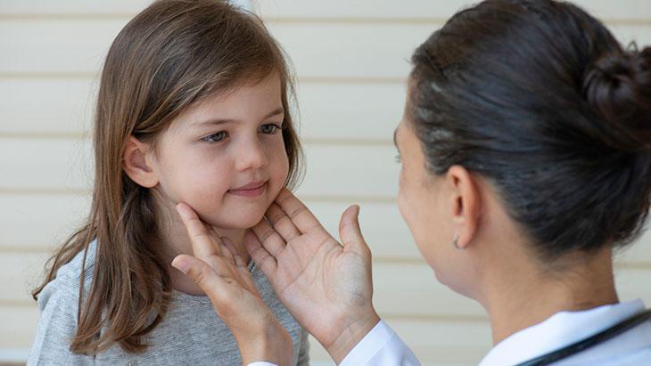 Tekrarlayan kulak enfeksiyonlarına yol açıyor