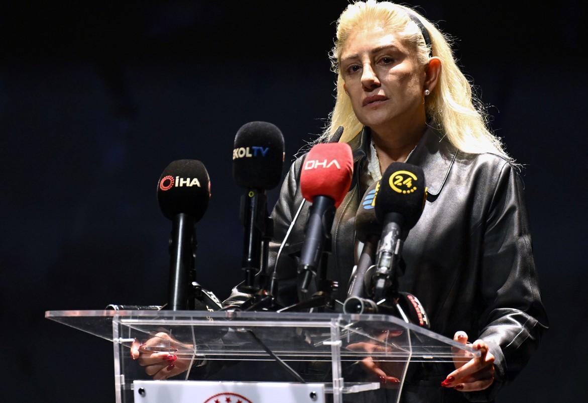 Sanatçı dostları akın etti Muazzez Abacıya duygusal veda... Sanatçı dostları akın etti Muazzez Abacıya duygusal veda...