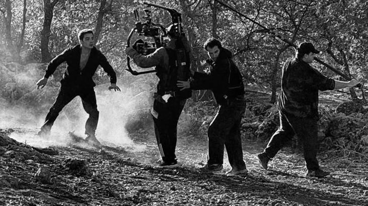 Uzak Şehir setinden paylaştı Atakan Özkayanın karelerine beğeni yağmuru