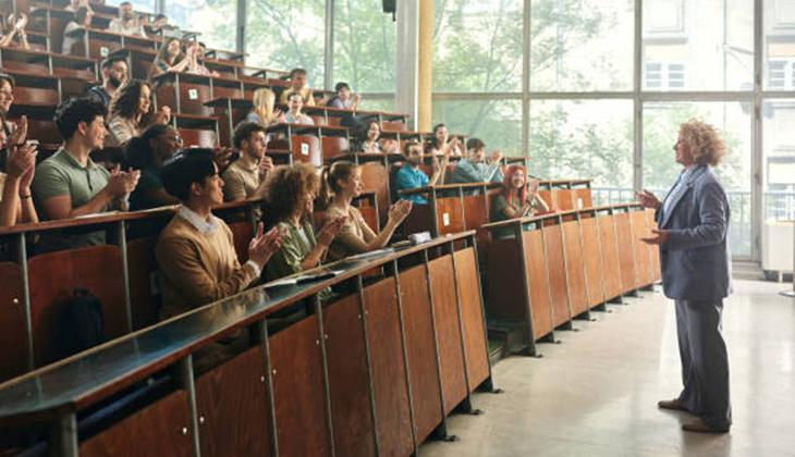 Burs/kredinin yatırıldığı banka hesabının yanlışlıkla silinmesi halinde burs/kredinin yeni IBAN numarasına yatırılmasını isteyen öğrenciler ne yapmalıdır