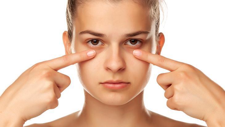 Göz altı morluklarını silip geçiyor Küçücük bir miktar bile etkili