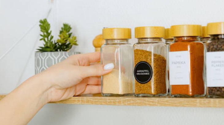 Çıkmayan cam kavanoz etiketini mayonezle çıkarın, fark inanılmaz