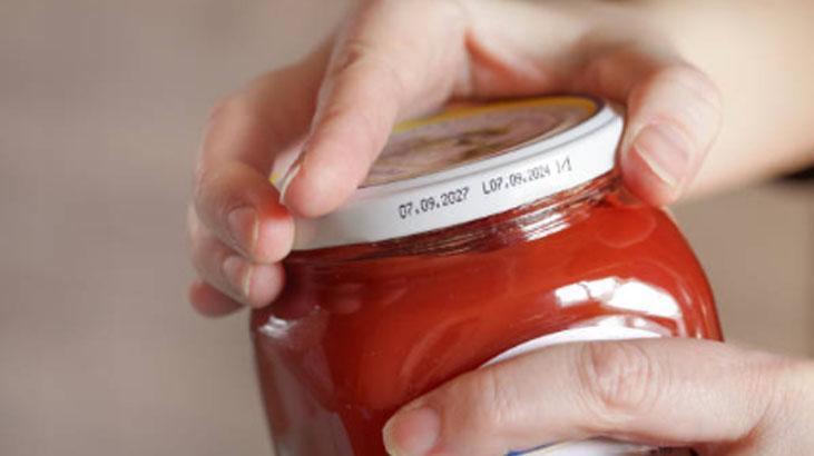 Çıkmayan cam kavanoz etiketini mayonezle çıkarın, fark inanılmaz