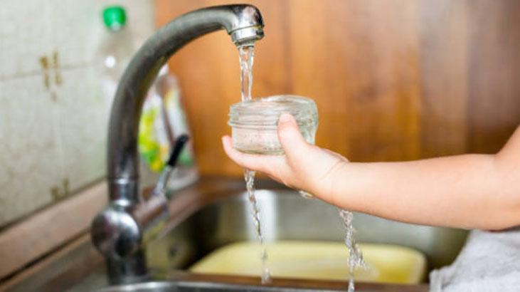 Çıkmayan cam kavanoz etiketini mayonezle çıkarın, fark inanılmaz