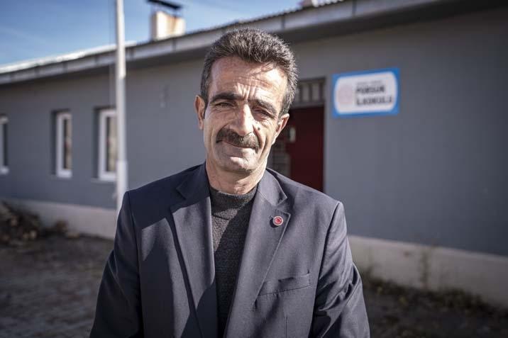 Nagehan öğretmen, kırsaldaki okulda 13 öğrencisi için kömürlüğü oyun atölyesine çevirdi
